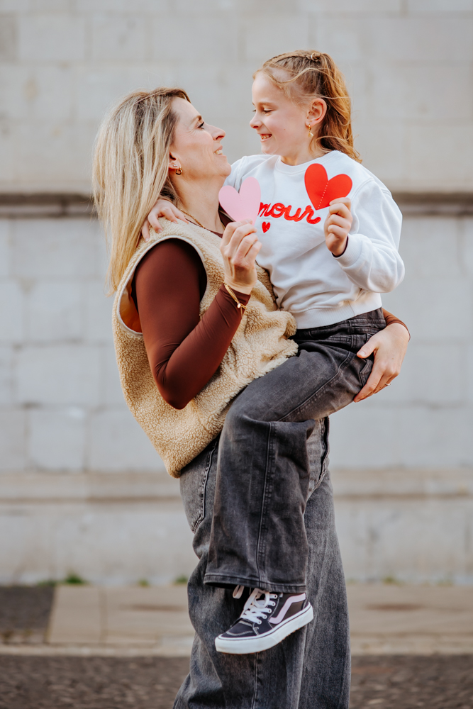 HOCHZEITSFOTOGRAFIN UND FAMILIENFOTOGRAFIN – MICHELLE 1 Mutter und Tochter mit Herzen