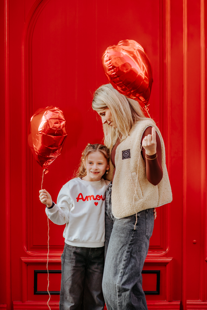 HOCHZEITSFOTOGRAFIN UND FAMILIENFOTOGRAFIN – MICHELLE 10 Mama und Tochter mit Herzballons