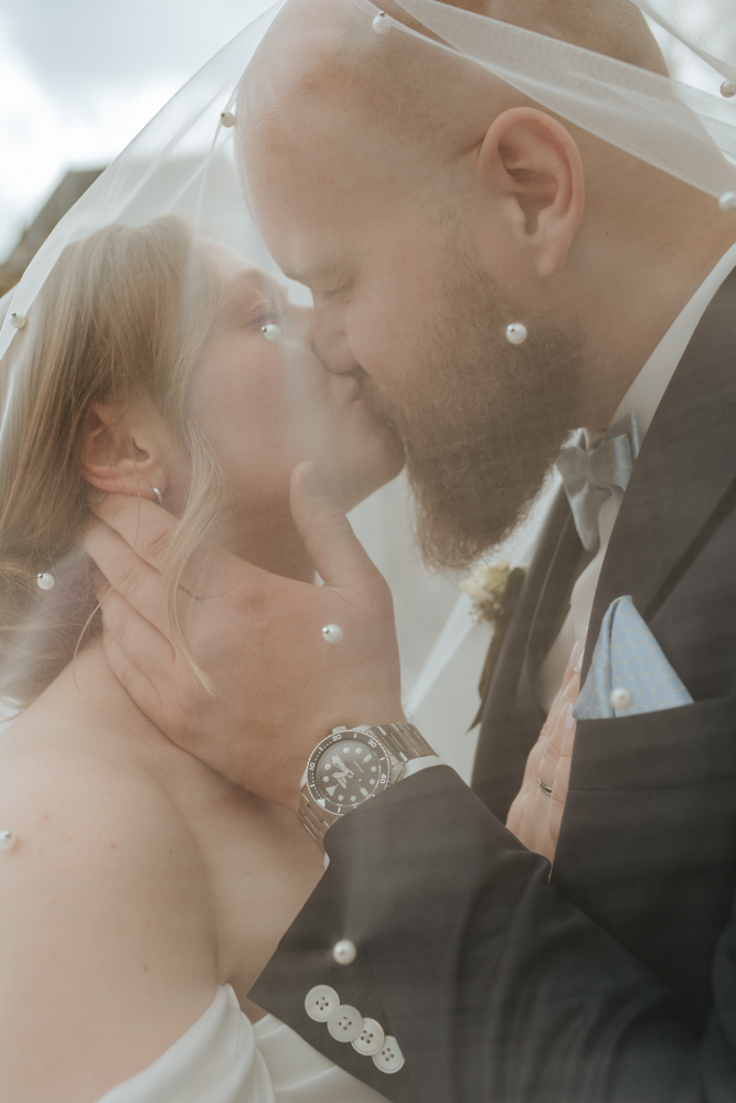 Frühlingshochzeit in Aachen – Die Hochzeit von Lena & Jan im Weißen Saal 103 Jessica Ganser Fotografie aachen nrw hochzeit hochzeitspaar braut braeutigam wedding brautpaar 109
