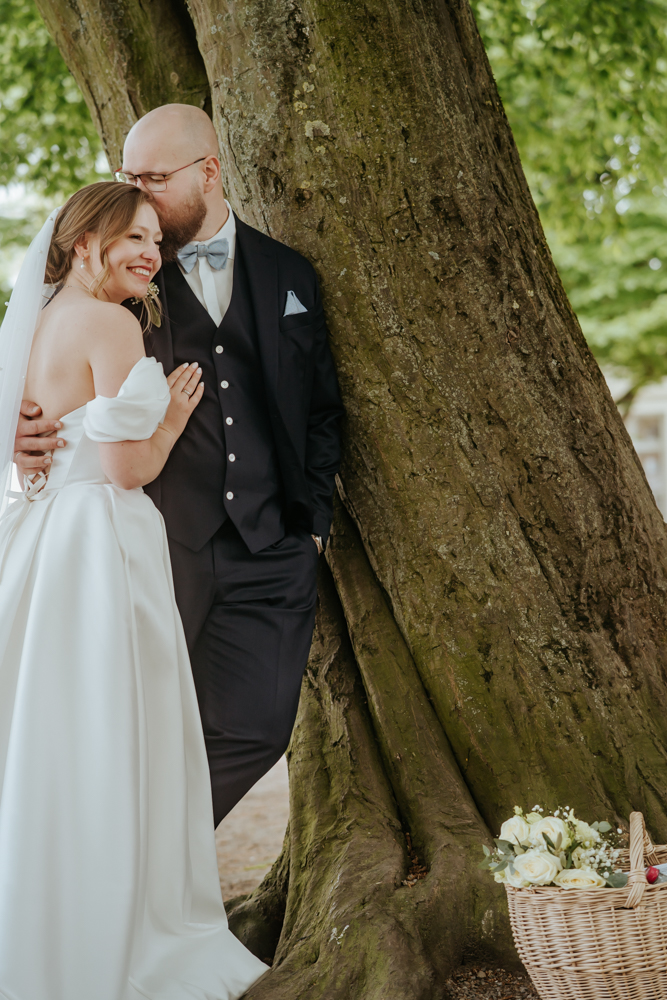 Frühlingshochzeit in Aachen – Die Hochzeit von Lena & Jan im Weißen Saal 108 Jessica Ganser Fotografie aachen nrw hochzeit hochzeitspaar braut braeutigam wedding brautpaar 113