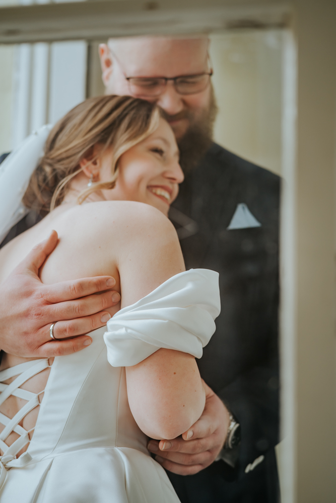 Frühlingshochzeit in Aachen – Die Hochzeit von Lena & Jan im Weißen Saal 123 Jessica Ganser Fotografie aachen nrw hochzeit hochzeitspaar braut braeutigam wedding brautpaar 128