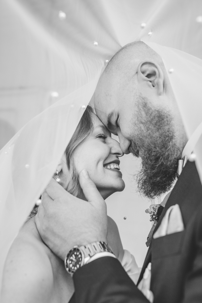 Frühlingshochzeit in Aachen – Die Hochzeit von Lena & Jan im Weißen Saal 130 Jessica Ganser Fotografie aachen nrw hochzeit hochzeitspaar braut braeutigam wedding brautpaar 134