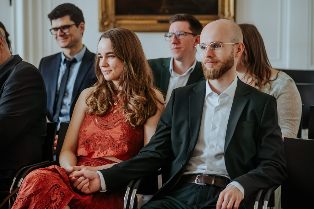 Frühlingshochzeit in Aachen – Die Hochzeit von Lena & Jan im Weißen Saal 35 Jessica Ganser Fotografie aachen nrw hochzeit hochzeitspaar braut braeutigam wedding brautpaar 26