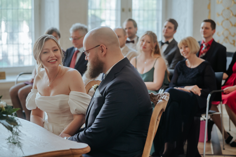 Frühlingshochzeit in Aachen – Die Hochzeit von Lena & Jan im Weißen Saal 25 Jessica Ganser Fotografie aachen nrw hochzeit hochzeitspaar braut braeutigam wedding brautpaar 27