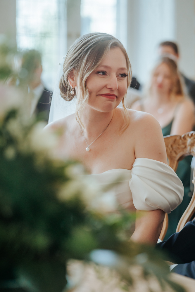 Frühlingshochzeit in Aachen – Die Hochzeit von Lena & Jan im Weißen Saal 32 Jessica Ganser Fotografie aachen nrw hochzeit hochzeitspaar braut braeutigam wedding brautpaar 32