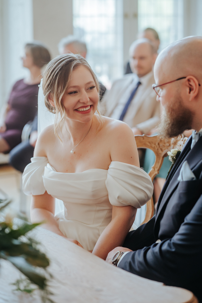Frühlingshochzeit in Aachen – Die Hochzeit von Lena & Jan im Weißen Saal 29 Jessica Ganser Fotografie aachen nrw hochzeit hochzeitspaar braut braeutigam wedding brautpaar 33