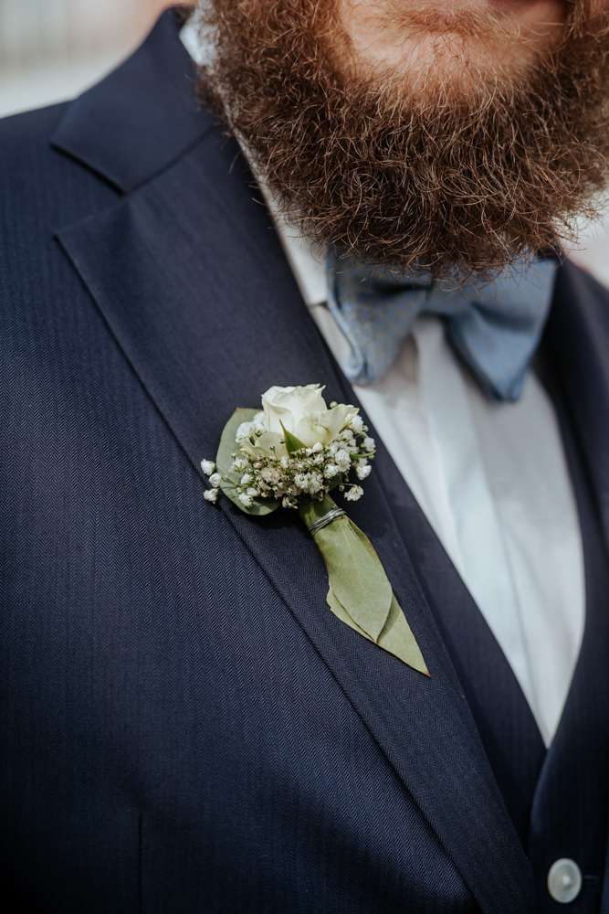Frühlingshochzeit in Aachen – Die Hochzeit von Lena & Jan im Weißen Saal 2 Jessica Ganser Fotografie aachen nrw hochzeit hochzeitspaar braut braeutigam wedding brautpaar 4