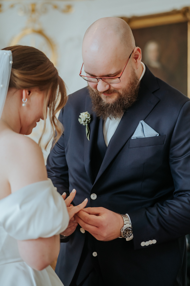 Frühlingshochzeit in Aachen – Die Hochzeit von Lena & Jan im Weißen Saal 40 Jessica Ganser Fotografie aachen nrw hochzeit hochzeitspaar braut braeutigam wedding brautpaar 40