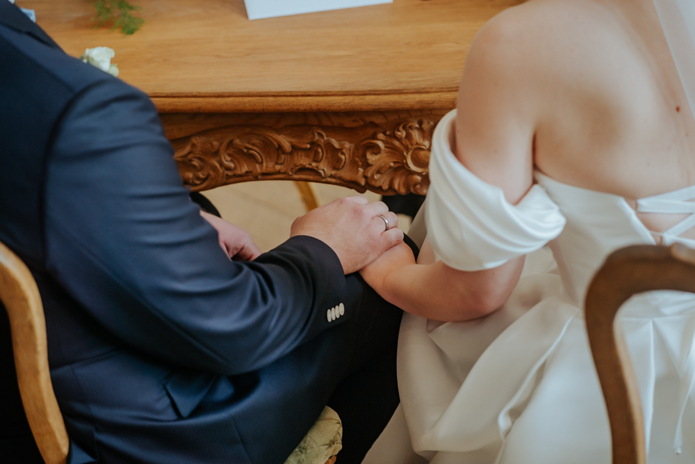 Frühlingshochzeit in Aachen – Die Hochzeit von Lena & Jan im Weißen Saal 45 Jessica Ganser Fotografie aachen nrw hochzeit hochzeitspaar braut braeutigam wedding brautpaar 48