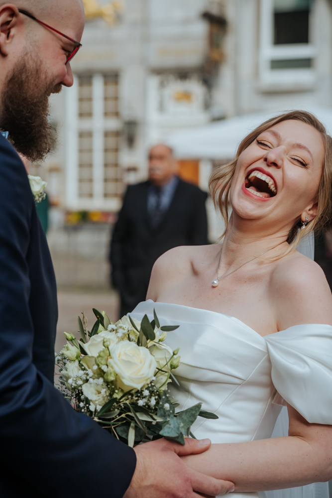 Frühlingshochzeit in Aachen – Die Hochzeit von Lena & Jan im Weißen Saal 3 Jessica Ganser Fotografie aachen nrw hochzeit hochzeitspaar braut braeutigam wedding brautpaar 5