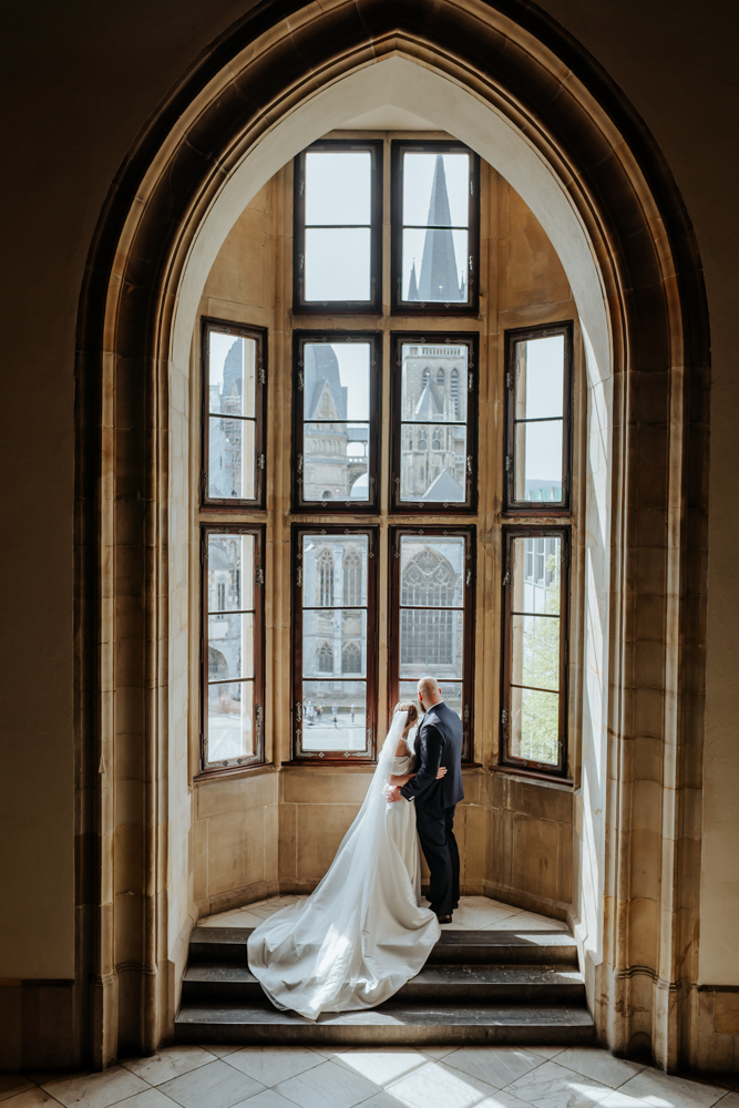 Frühlingshochzeit in Aachen – Die Hochzeit von Lena & Jan im Weißen Saal 57 Jessica Ganser Fotografie aachen nrw hochzeit hochzeitspaar braut braeutigam wedding brautpaar 60