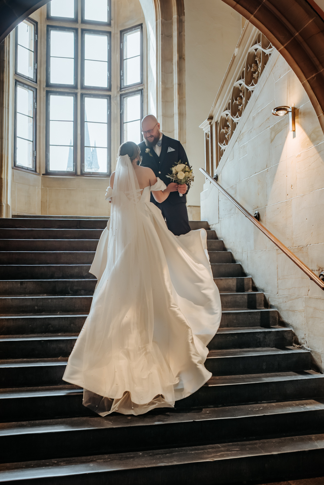 Frühlingshochzeit in Aachen – Die Hochzeit von Lena & Jan im Weißen Saal 61 Jessica Ganser Fotografie aachen nrw hochzeit hochzeitspaar braut braeutigam wedding brautpaar 66