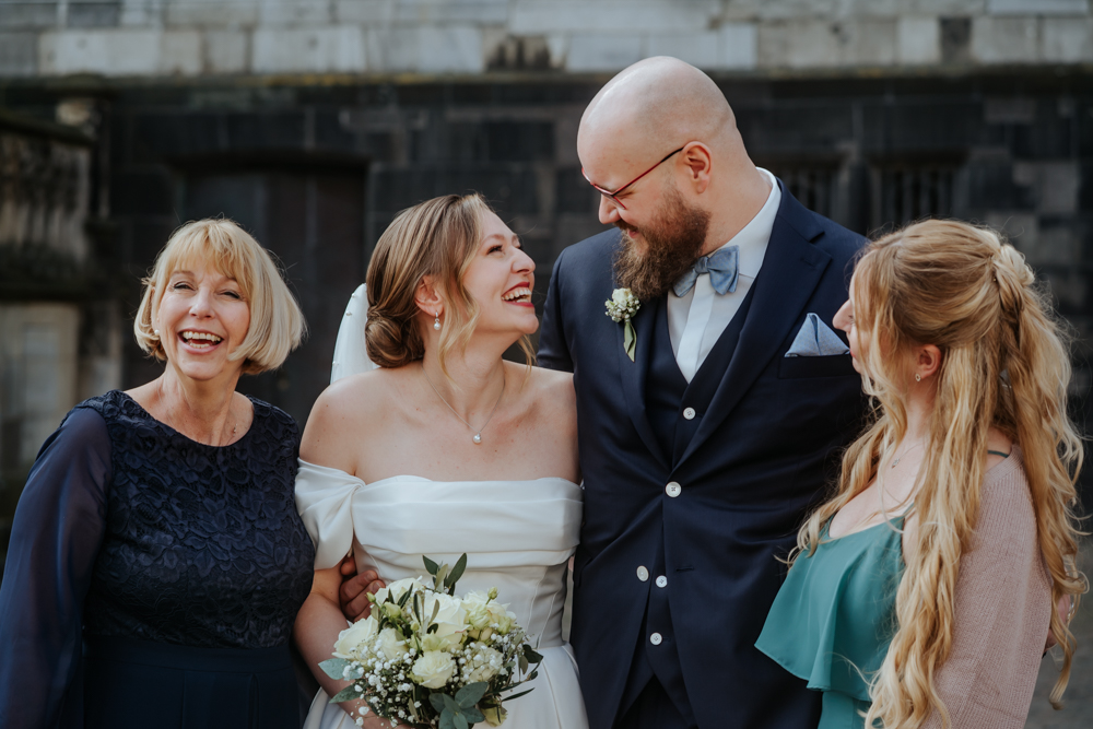 Frühlingshochzeit in Aachen – Die Hochzeit von Lena & Jan im Weißen Saal 68 Jessica Ganser Fotografie aachen nrw hochzeit hochzeitspaar braut braeutigam wedding brautpaar 7