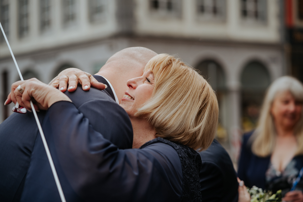 Frühlingshochzeit in Aachen – Die Hochzeit von Lena & Jan im Weißen Saal 67 Jessica Ganser Fotografie aachen nrw hochzeit hochzeitspaar braut braeutigam wedding brautpaar 71
