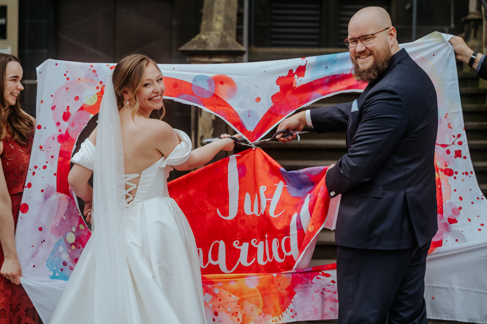Frühlingshochzeit in Aachen – Die Hochzeit von Lena & Jan im Weißen Saal 71 Jessica Ganser Fotografie aachen nrw hochzeit hochzeitspaar braut braeutigam wedding brautpaar 74