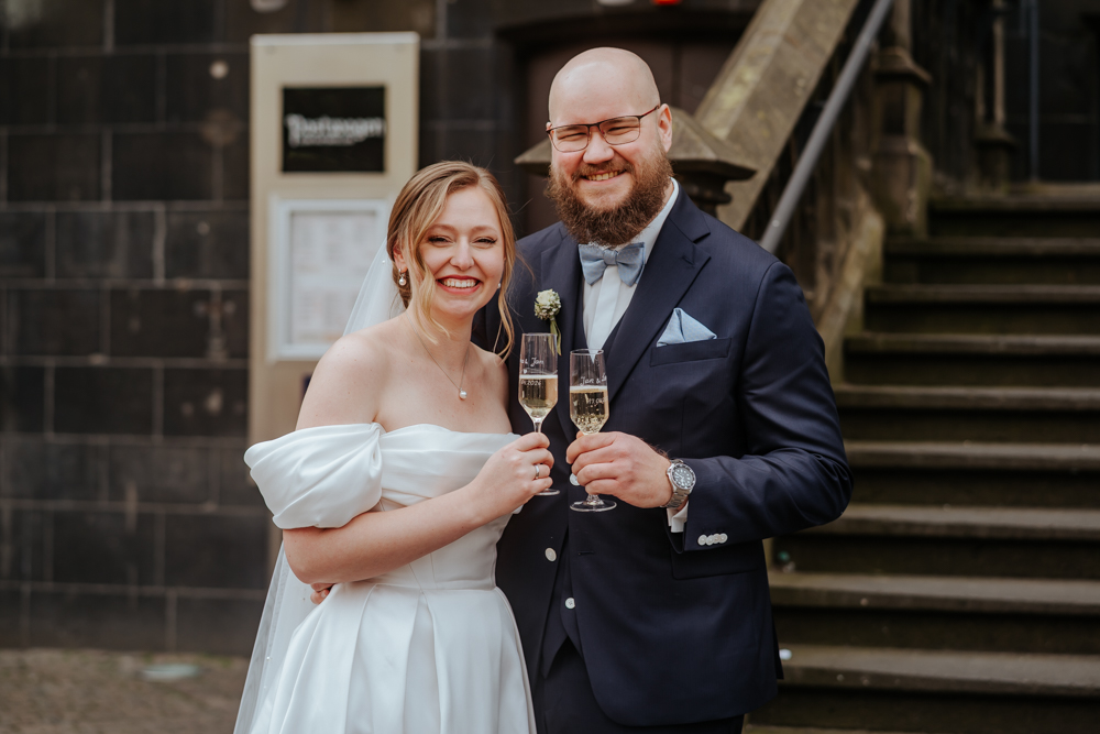 Frühlingshochzeit in Aachen – Die Hochzeit von Lena & Jan im Weißen Saal 70 Jessica Ganser Fotografie aachen nrw hochzeit hochzeitspaar braut braeutigam wedding brautpaar 76