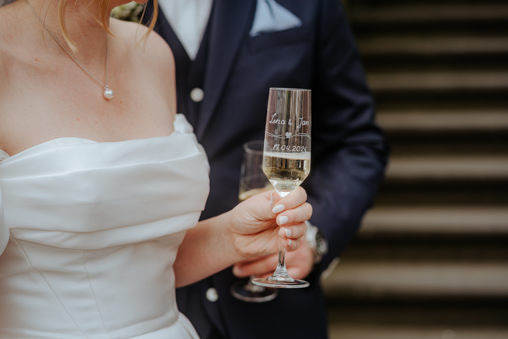 Frühlingshochzeit in Aachen – Die Hochzeit von Lena & Jan im Weißen Saal 74 Jessica Ganser Fotografie aachen nrw hochzeit hochzeitspaar braut braeutigam wedding brautpaar 78