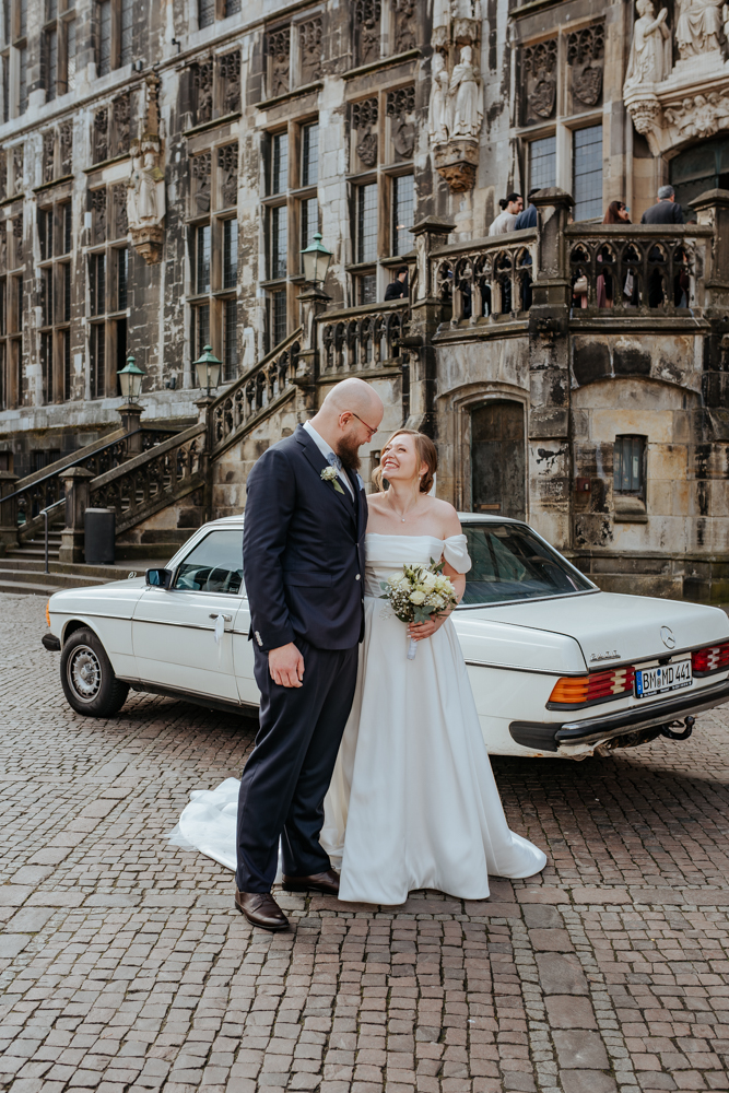Frühlingshochzeit in Aachen – Die Hochzeit von Lena & Jan im Weißen Saal 9 Jessica Ganser Fotografie aachen nrw hochzeit hochzeitspaar braut braeutigam wedding brautpaar 8