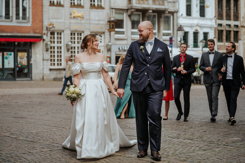 Frühlingshochzeit in Aachen – Die Hochzeit von Lena & Jan im Weißen Saal 84 Jessica Ganser Fotografie aachen nrw hochzeit hochzeitspaar braut braeutigam wedding brautpaar 88