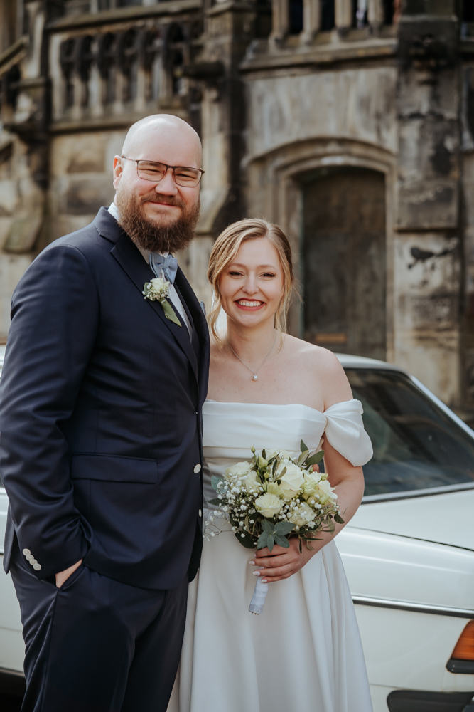 Frühlingshochzeit in Aachen – Die Hochzeit von Lena & Jan im Weißen Saal 8 Jessica Ganser Fotografie aachen nrw hochzeit hochzeitspaar braut braeutigam wedding brautpaar 9