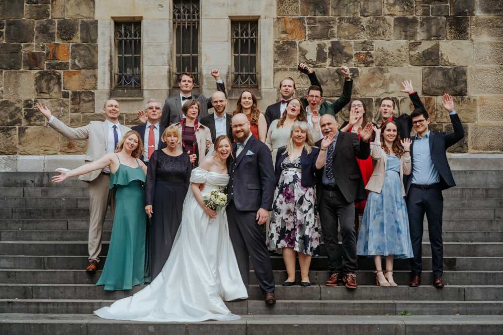 Frühlingshochzeit in Aachen – Die Hochzeit von Lena & Jan im Weißen Saal 85 Jessica Ganser Fotografie aachen nrw hochzeit hochzeitspaar braut braeutigam wedding brautpaar 90