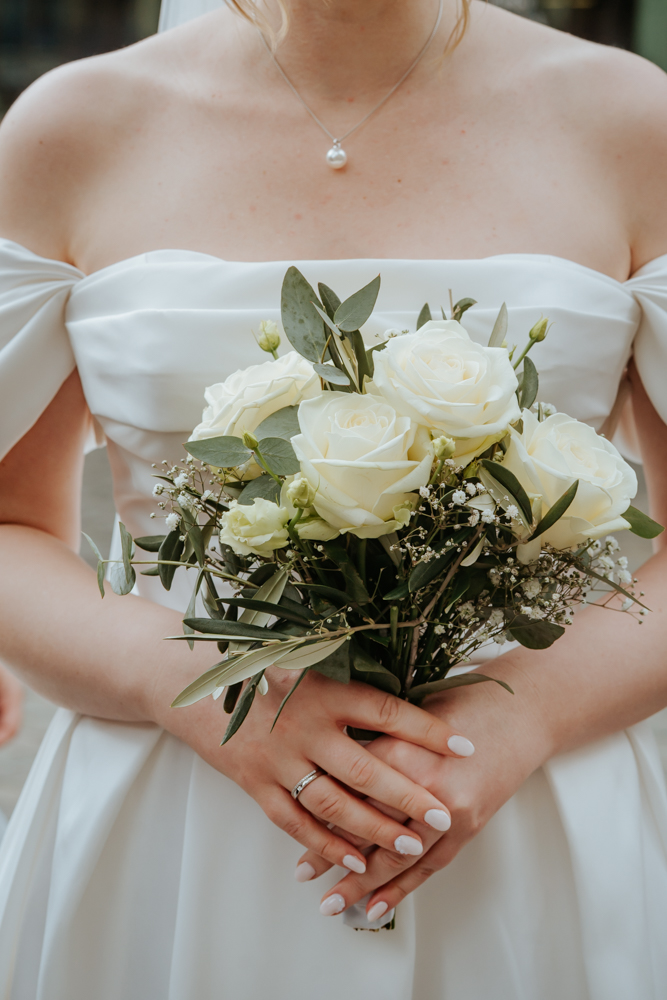 Frühlingshochzeit in Aachen – Die Hochzeit von Lena & Jan im Weißen Saal 92 Jessica Ganser Fotografie aachen nrw hochzeit hochzeitspaar braut braeutigam wedding brautpaar 96