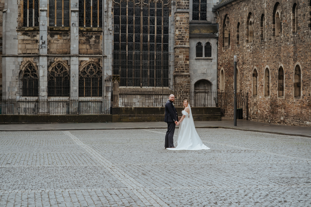 Frühlingshochzeit in Aachen – Die Hochzeit von Lena & Jan im Weißen Saal 91 Jessica Ganser Fotografie aachen nrw hochzeit hochzeitspaar braut braeutigam wedding brautpaar 97